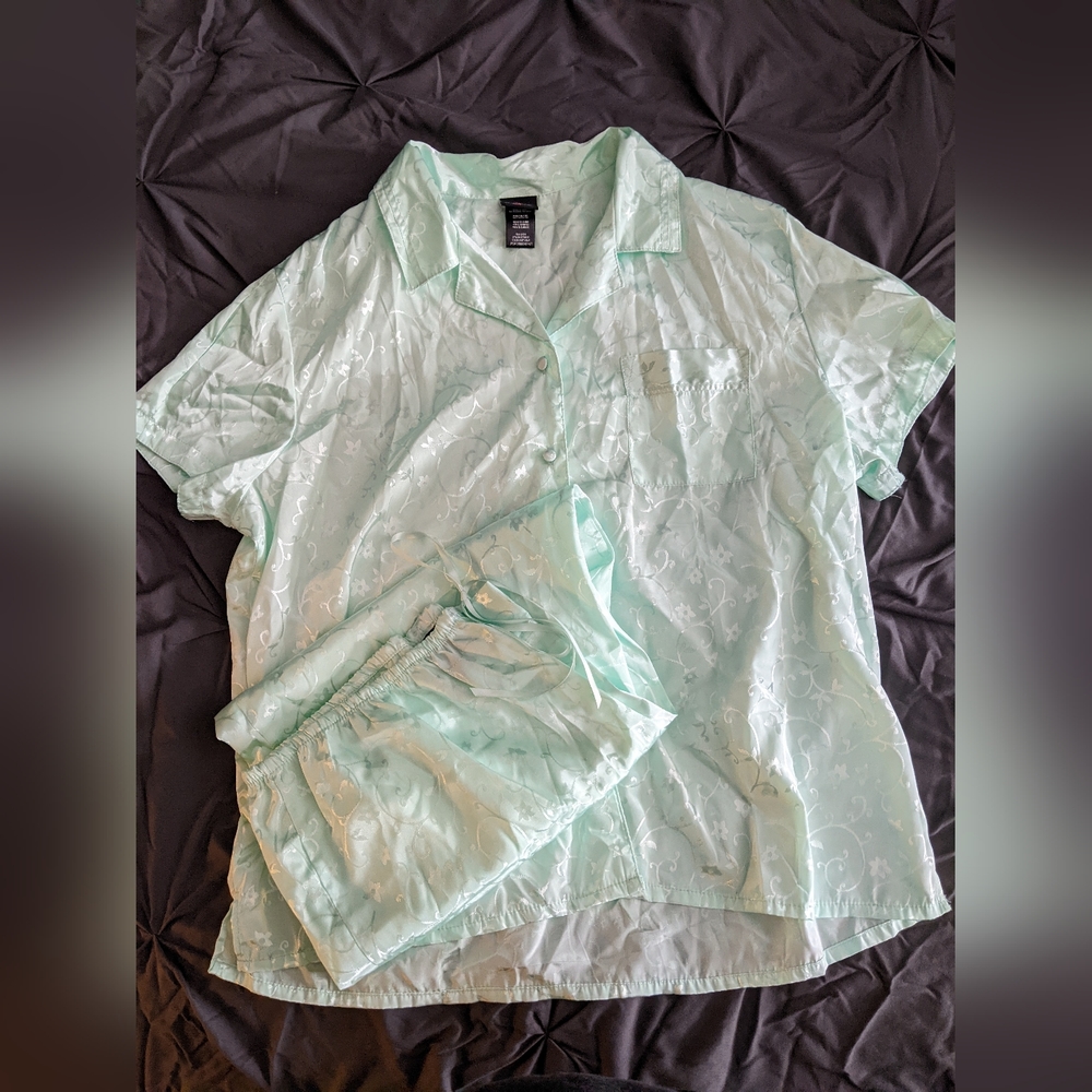 Secret Treasures women's sleep wear